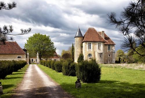 Château de Saint Georges : Chambres d'hotes/B&B proche de Saint-Georges-sur-Moulon