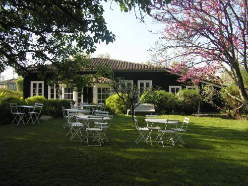 Residences Du Golf Des Roucous : Hotel proche de Castelnau-Montratier