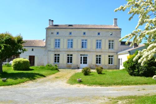 Maison de Claire et Bruno : Hebergement proche de Fontaine-Chalendray