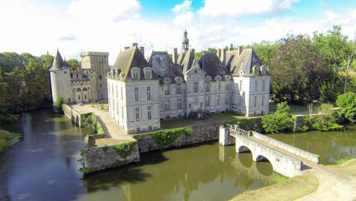 Château de Saint Loup : Hebergement proche de Marnes
