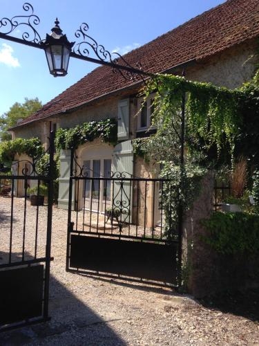 Maison Les Chandelles : Hebergement proche de Lamothe-Fénelon