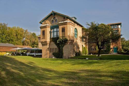 Le Kempferhof Golf et Château-Hôtel : Hotel proche de Rhinau