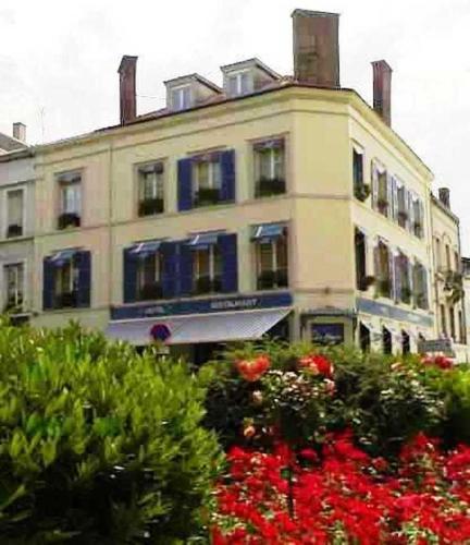 Hôtel De La Cloche : Hotel proche de Damery