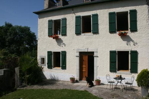 La Maison Aux Volets Verts : Chambres d'hotes/B&B proche de Viellenave-de-Navarrenx