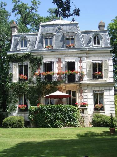 Villa Carioca : Chambres d'hotes/B&B proche de Neuville-sur-Oise