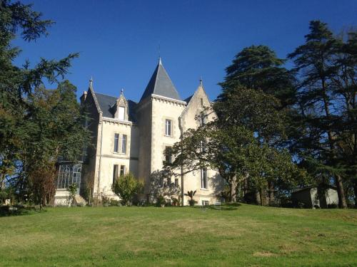 Chateau Mathias : Chambres d'hotes/B&B proche de Puysserampion