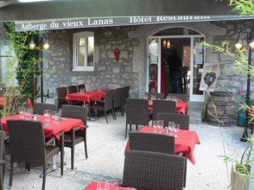 Auberge du Vieux Lanas : Hotel proche de Villeneuve-de-Berg