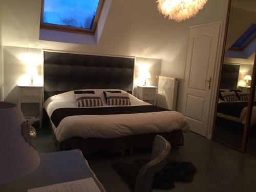 Heure Bleue : Chambres d'hotes/B&B proche d'Angres