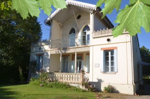 Villa Lea : Hebergement proche de Frouzins