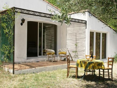 Maison De Vacances - Vergèze : Hebergement proche de Saint-Dionizy