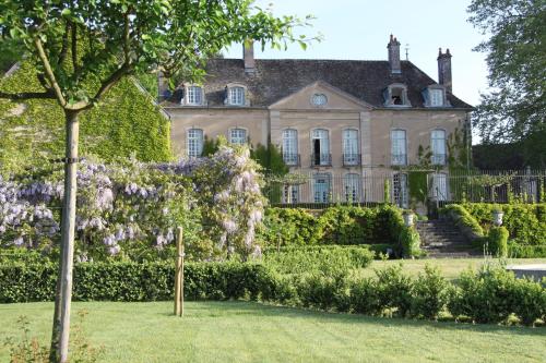 Chateau de Villette : Chambres d'hotes/B&B proche de Larochemillay
