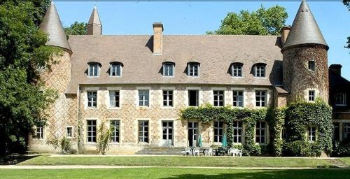 Château de Paray le Frésil : Chambres d'hotes/B&B proche de Grury