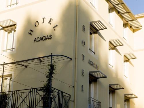 Hôtel Acacias : Hotel proche de Fourques