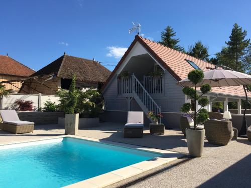 Appartement avec piscine de la Croix : Chambres d'hotes/B&B proche de Chauffour-lès-Bailly