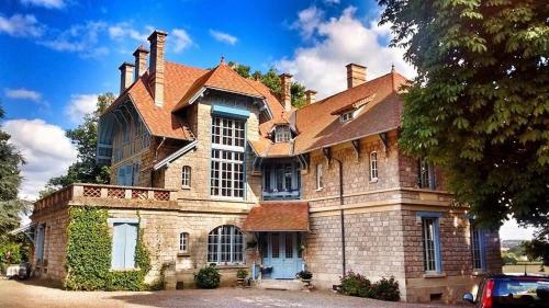 Chateau la Megene B&B : Chambres d'hotes/B&B proche de Vitry-en-Charollais
