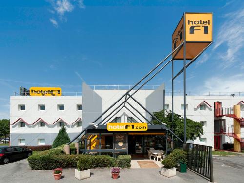 hotelF1 Valenciennes Douchy les Mines : Hotel proche d'Esnes