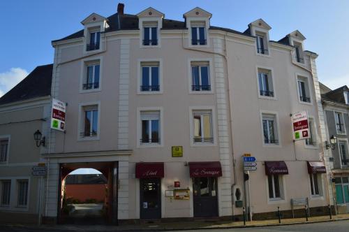 Logis Le Bretagne : Hotel proche de Saint-Aubin-de-Locquenay