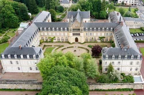 Espace Bernadette Soubirous Nevers : Chambres d'hotes/B&B proche de Saint-Martin-d'Heuille