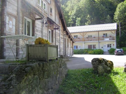 Résidence-Motel La Babaute : Motel proche de Prémanon