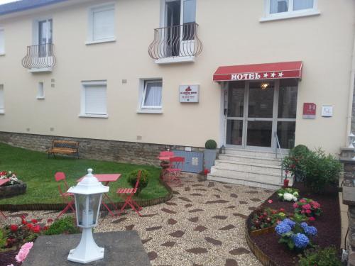 Le Chapeau Rouge : Hotel proche de Saint-Aubin-de-Locquenay