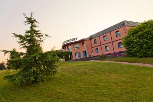 Citotel Hotel Du Circuit : Hotel proche de Neuville-lès-Decize