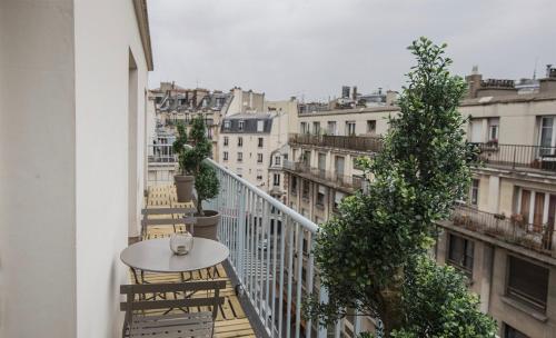 Saint Lazare Terrasse : Appartement proche du 8e Arrondissement de Paris