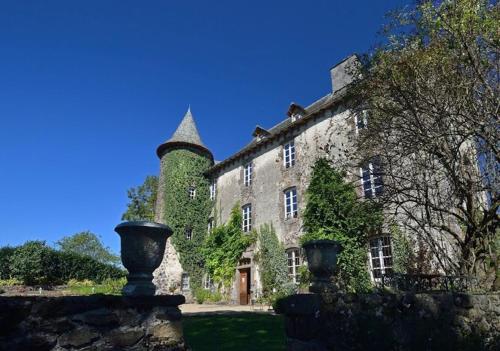 Château de Taussac : Chambres d'hotes/B&B proche de Lacalm