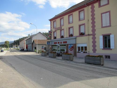 Aux Amis de la Route : Hotel proche de Charmois-devant-Bruyères