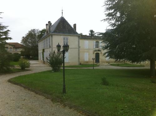 Chateau La Mothe Charente : Chambres d'hotes/B&B proche de Balzac