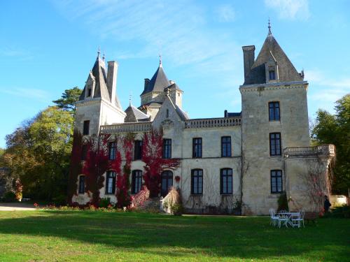 Demeure Château de Ternay : Chambres d'hotes/B&B proche de Glénouze