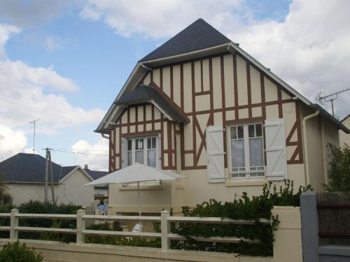 Holiday home Maison de vacances - HAUTEVILLE-SUR-MER : Hebergement proche de Regnéville-sur-Mer