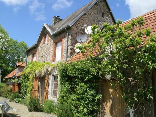 Maison De Vacances - Sourdeval-Les-Bois 2 : Hebergement proche de Saint-Martin-de-Cenilly