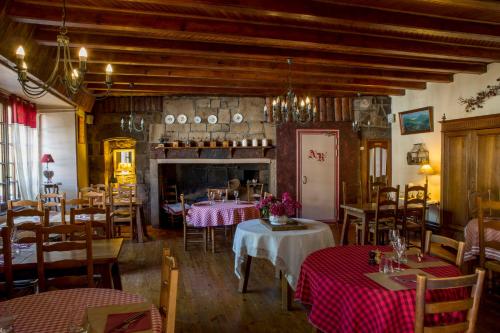 Hôtel Restaurant du Plomb du Cantal : Hotel proche de Neuvéglise