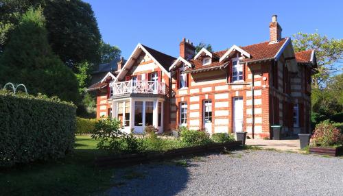 La Villa des Rosiers : Chambres d'hotes/B&B proche de Villerville