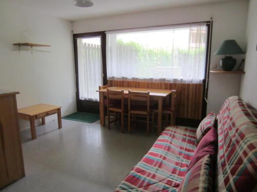 T2 cabine en rez-de-jardin avec terrasse : Appartement proche de Lançon