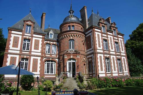 Chateau de Luzigneul : Chambres d'hotes/B&B proche d'Ambenay