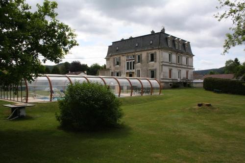 Le Château : Appartement proche de Les Poulières