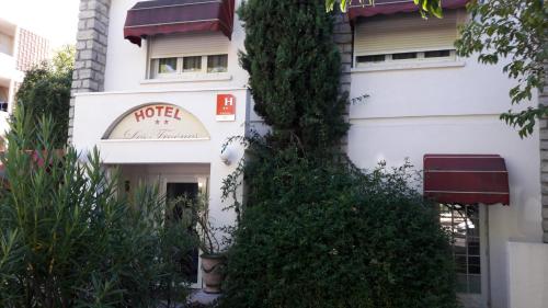 Hotel les Troenes : Hotel proche de Saint-Clément-de-Rivière