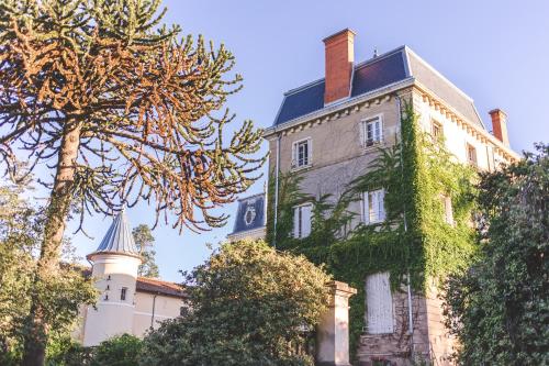 Château de Bellevue B&B : Chambres d'hotes/B&B proche de Vauxrenard