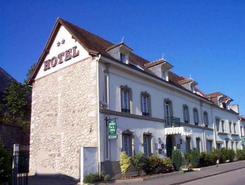 Hotel De La Tour : Hotel proche de Saint-Aubin-Celloville