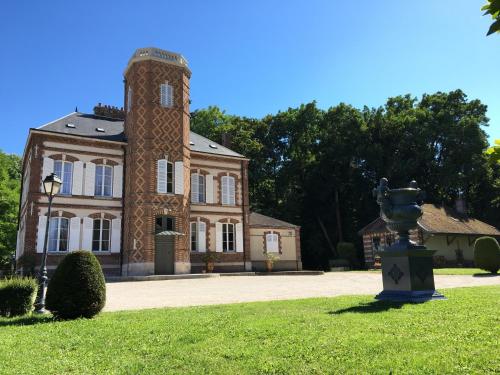 Château de Montabert : Chambres d'hotes/B&B proche de Chappes