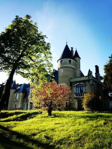Chateau St.Gaultier : Chambres d'hotes/B&B proche de Chitray