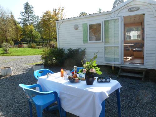 Holiday home Camping Des Bains 2 : Hebergement proche d'Alluy