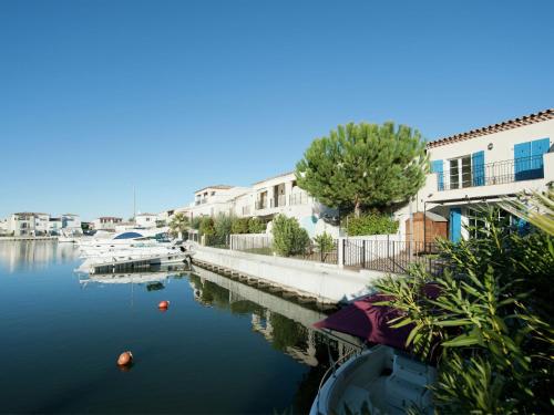 Holiday home Au Bord De L Eau 2 : Hebergement proche d'Aigues-Mortes