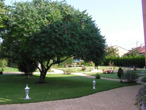 Coté jardin : Hotel proche de Chaillon
