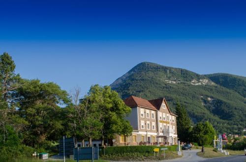 Hôtel Lac Et Forêt : Hotel proche de Saint-André-les-Alpes