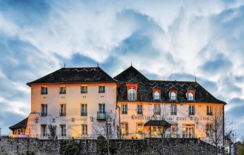 Hostellerie de la Tour d'Auxois : Hotel proche de Gien-sur-Cure