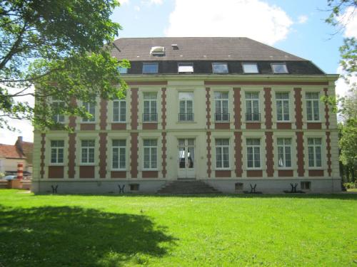 Chateau de Moulin le Comte : Chambres d'hotes/B&B proche de Dennebrœucq