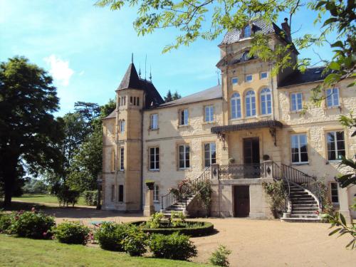 Chateau Du Four De Vaux : Chambres d'hotes/B&B proche de Chevenon