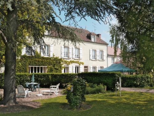Le Verger Fleuri : Hotel proche de Cosne-Cours-sur-Loire